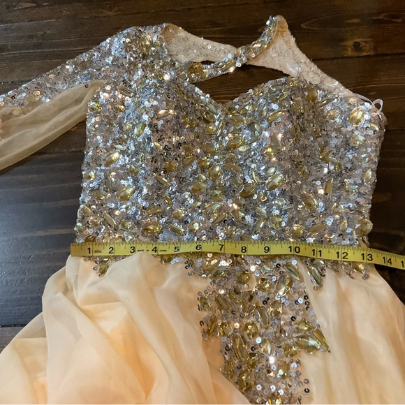 Mac Duggal Asymmetrical Silver and Cream Gown with Slit - Picture 7 of 9